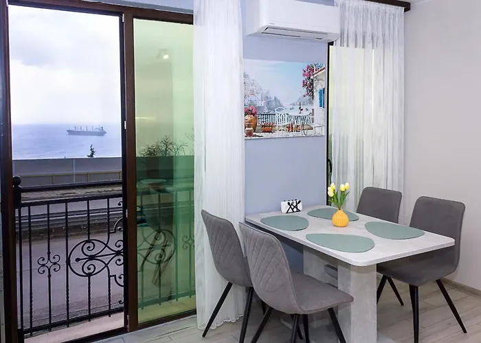 New Colorful 1Bd Getaway With An Amazing Sea View By Flat Mаnager