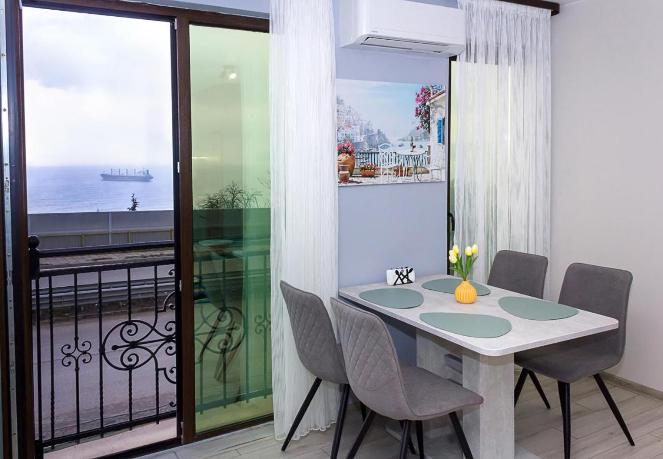 Apartment New Colorful 1bd Getaway With An Amazing Sea View By Flat Mаnager